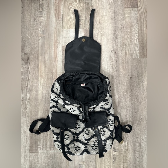 Mossimo Backpack - Picture 3 of 6